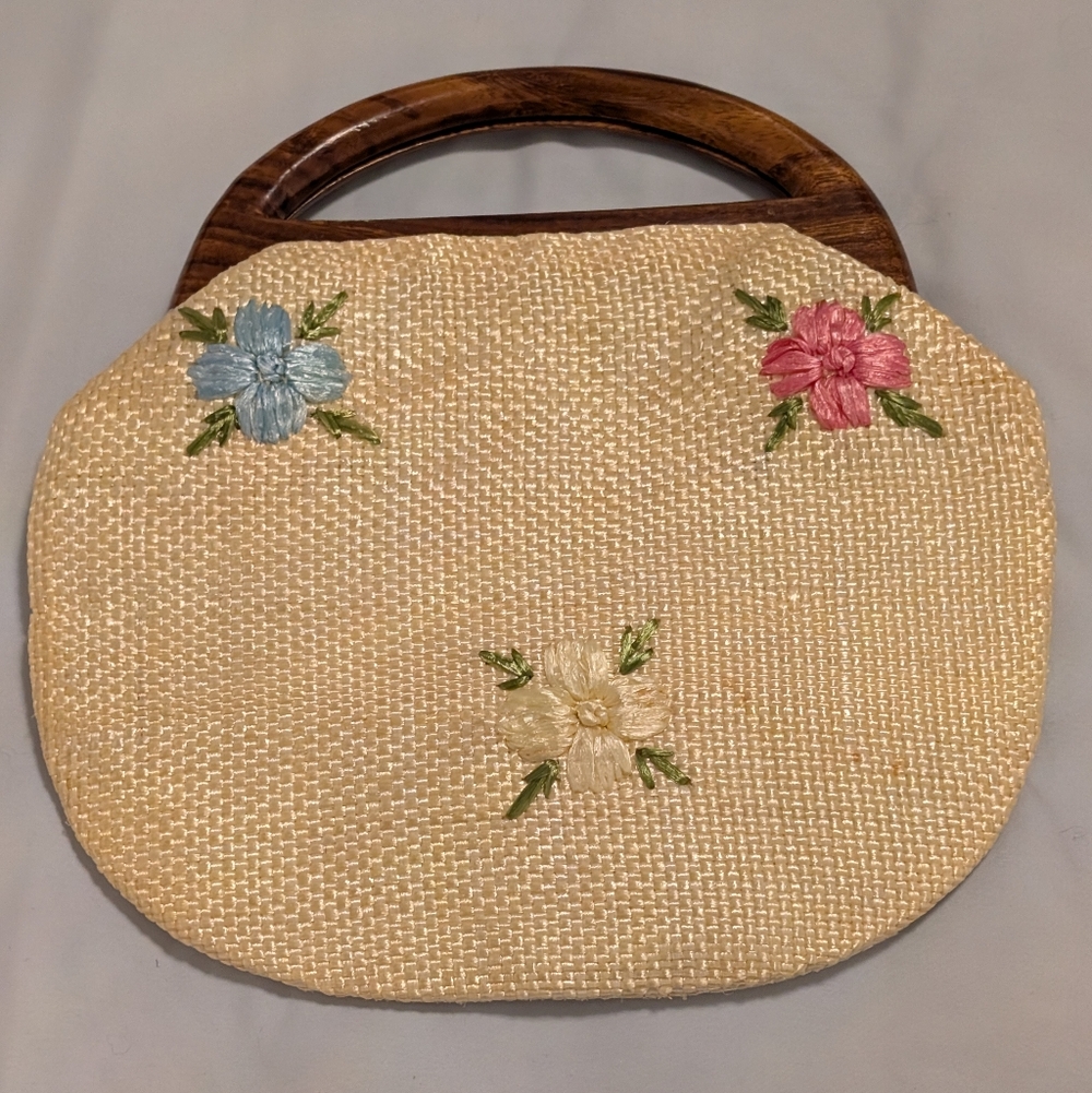 Vintage 1960s Hawaiian Raffia Floral Handbag — Wooden Handle — Hand-Embroidered - Picture 5 of 14